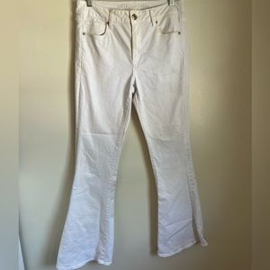 American Eagle Bootleg White Super Stretchy Jeans